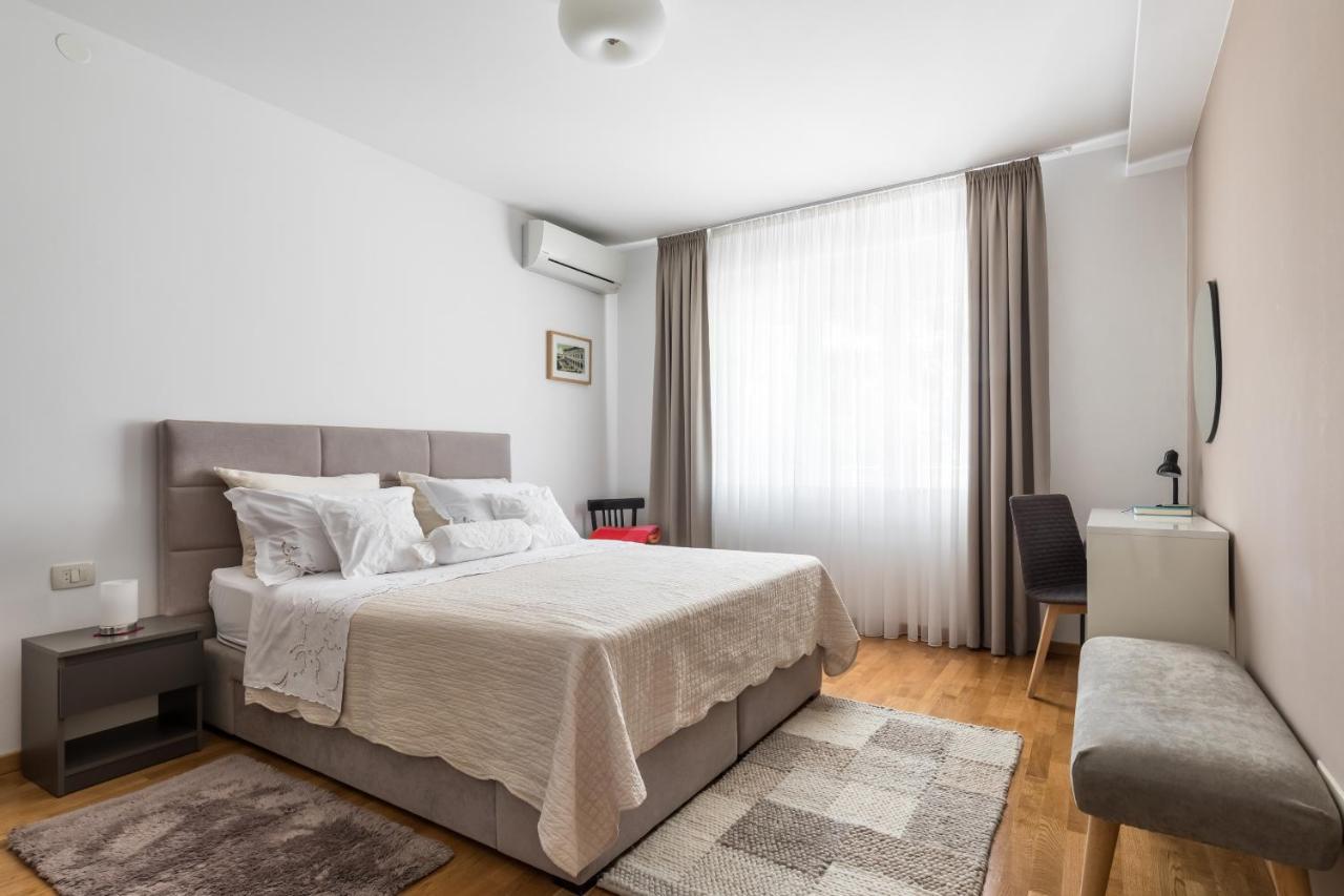 Apartament Location 